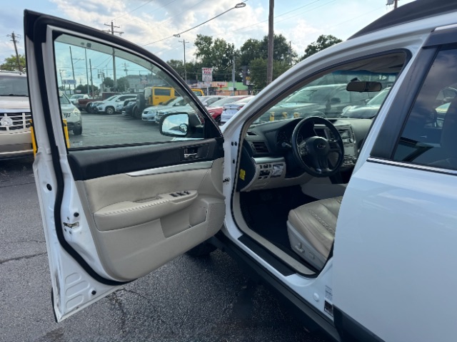 2012 Subaru Outback 2.5i Premium Image 16 of 26
