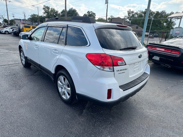 2012 Subaru Outback 2.5i Premium Image 7 of 26