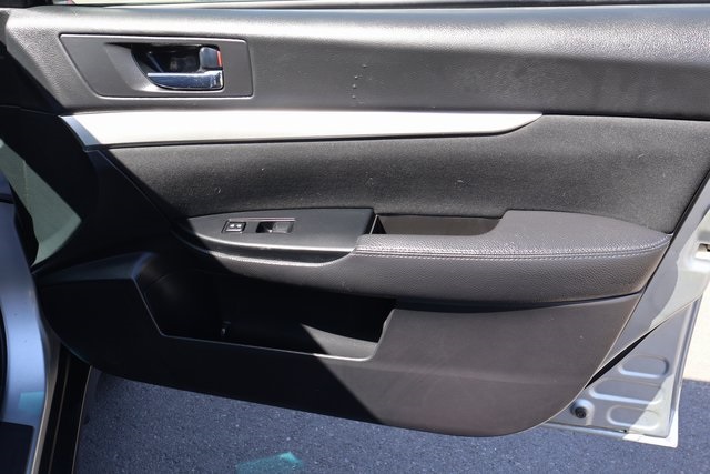 Vehicle image 18 of 42
