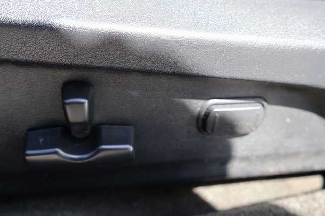 Vehicle image 27 of 42