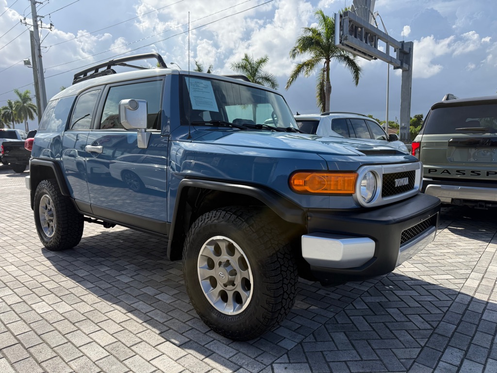 2012 Toyota FJ Cruiser Base Image 3 of 50