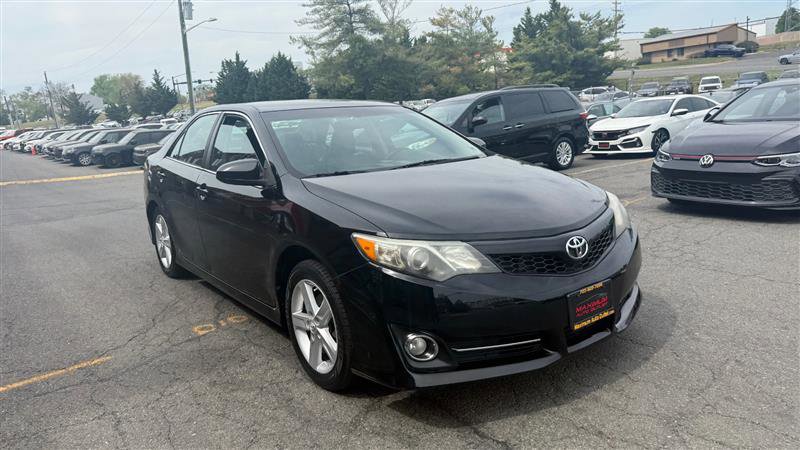 2012 Toyota Camry SE Image 3 of 34