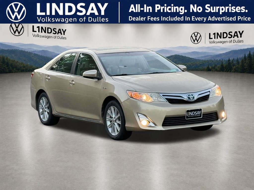 2012 Toyota Camry Hybrid XLE Image 2 of 30