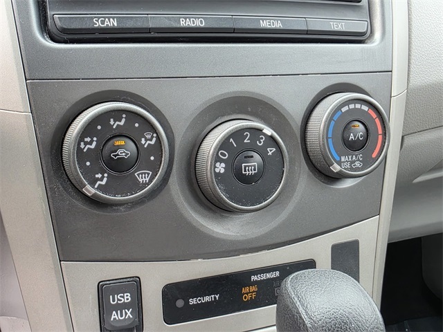 Vehicle image 33 of 37