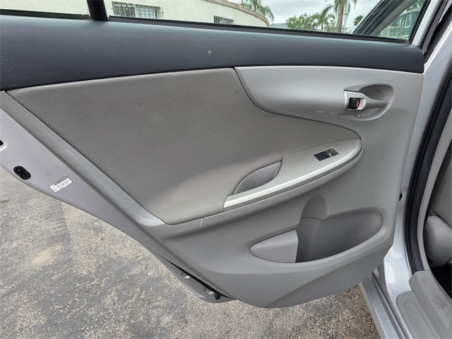 Vehicle image 24 of 37