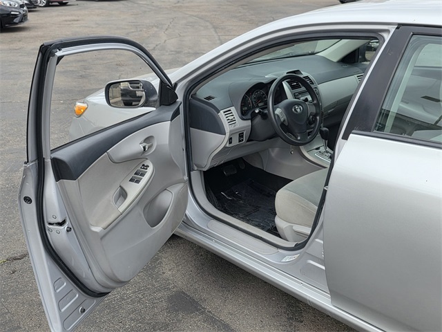 Vehicle image 18 of 37