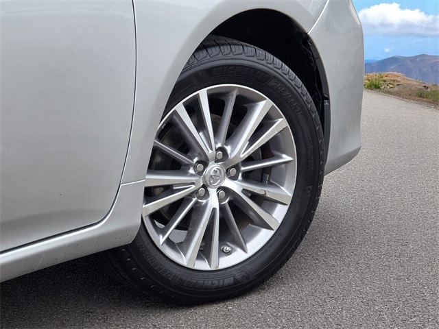 Vehicle image 8 of 37
