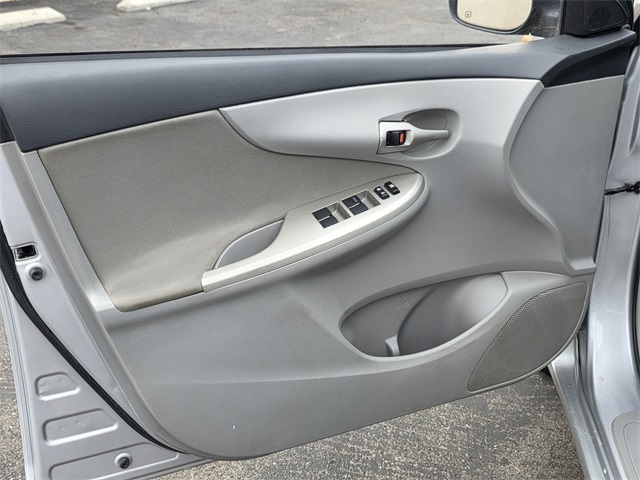 Vehicle image 23 of 37