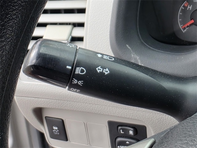 Vehicle image 27 of 37