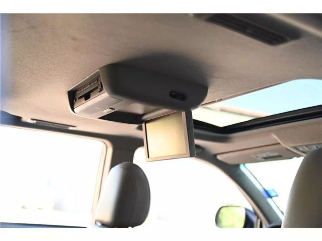 Vehicle image 29 of 33