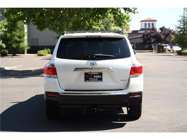 Vehicle image 6 of 33