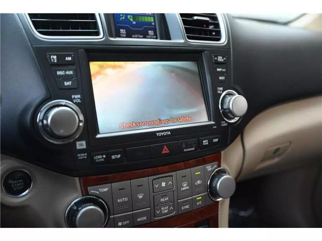 Vehicle image 24 of 33