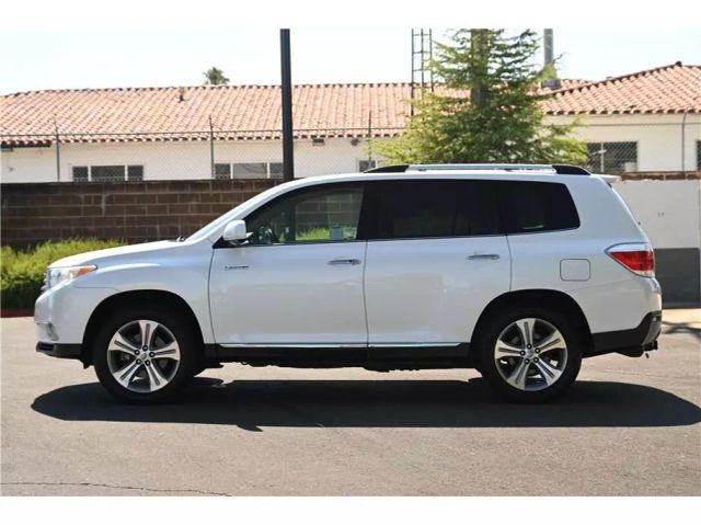 Vehicle image 8 of 33
