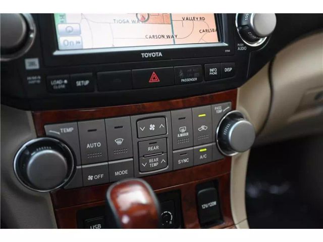 Vehicle image 27 of 33