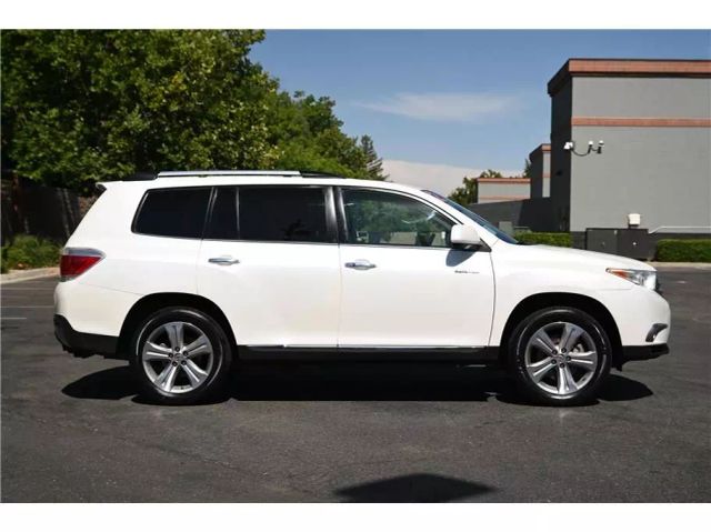 Vehicle image 4 of 33