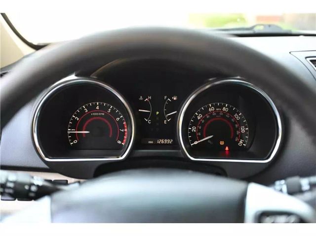 Vehicle image 23 of 33
