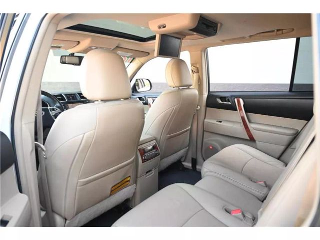 Vehicle image 18 of 33