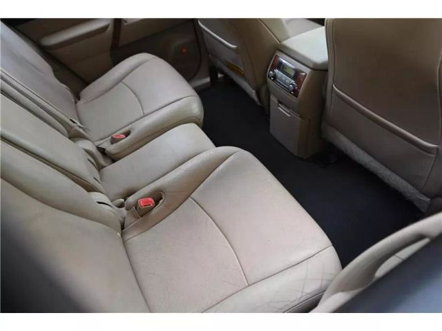 Vehicle image 17 of 33