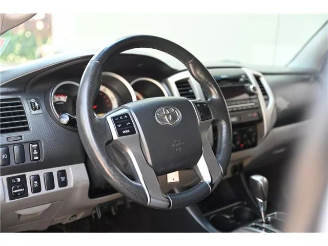 Vehicle image 27 of 32