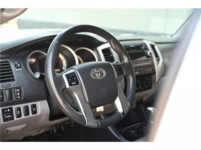 Vehicle image 23 of 32