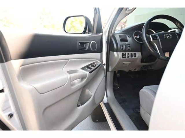 Vehicle image 22 of 32