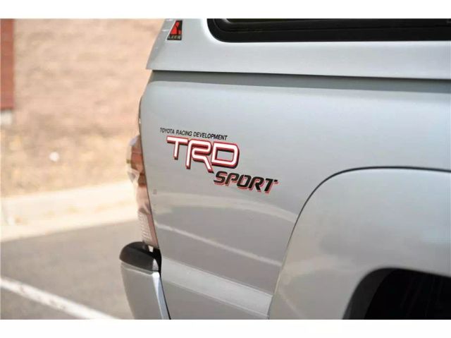 Vehicle image 10 of 32