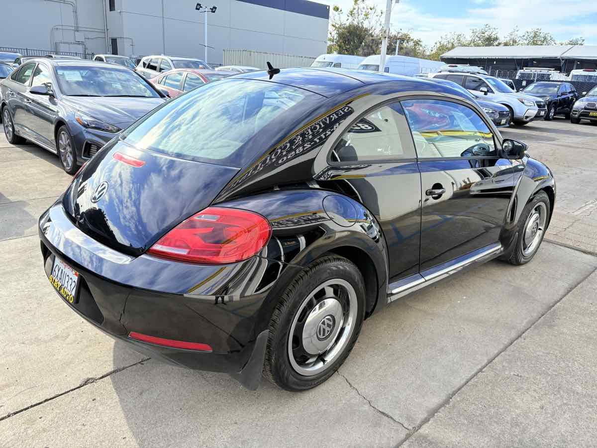 2012 Volkswagen Beetle 2.5L PZEV Image 5 of 14