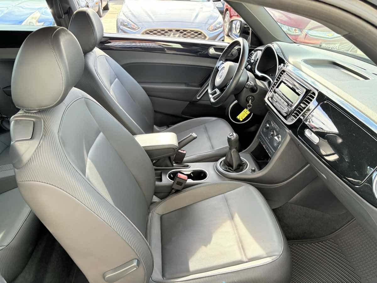 2012 Volkswagen Beetle 2.5L PZEV Image 10 of 14