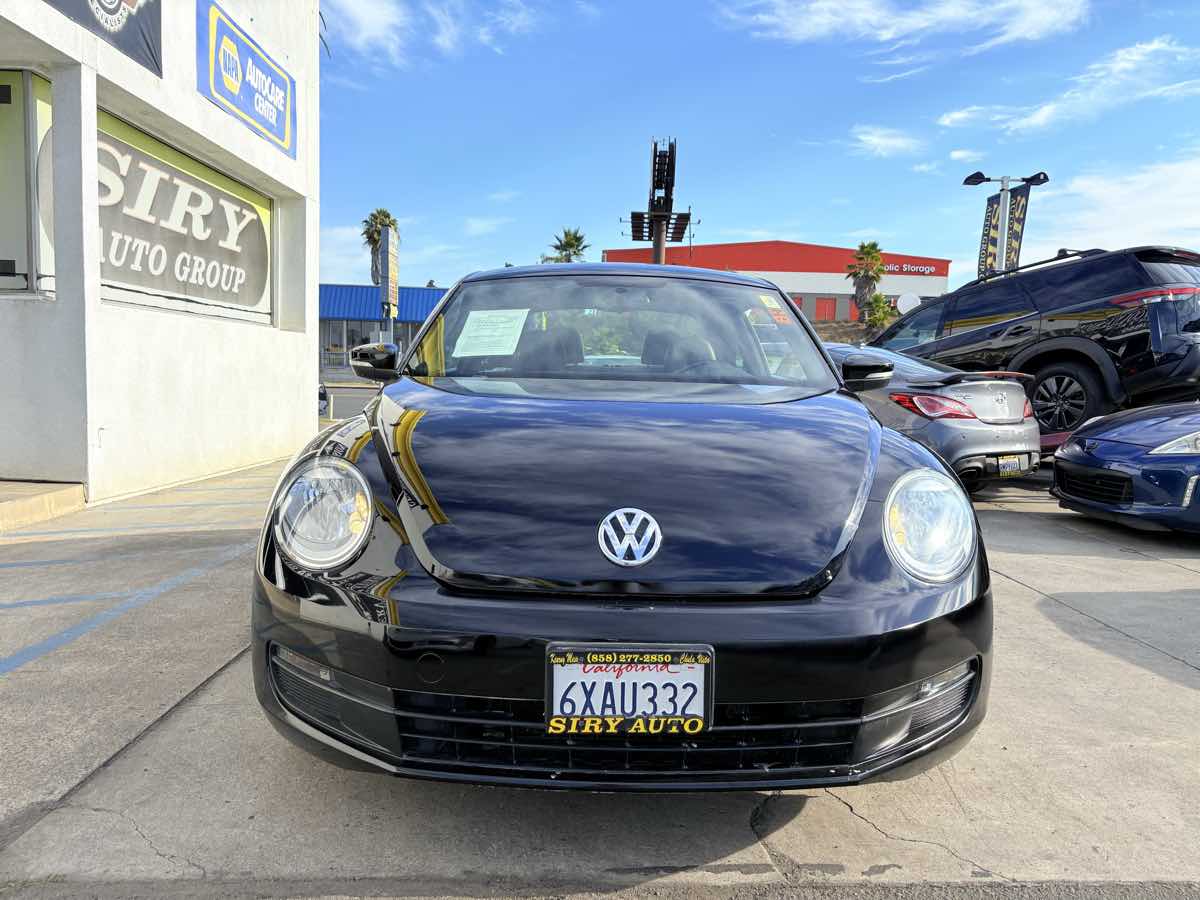 2012 Volkswagen Beetle 2.5L PZEV Image 2 of 14