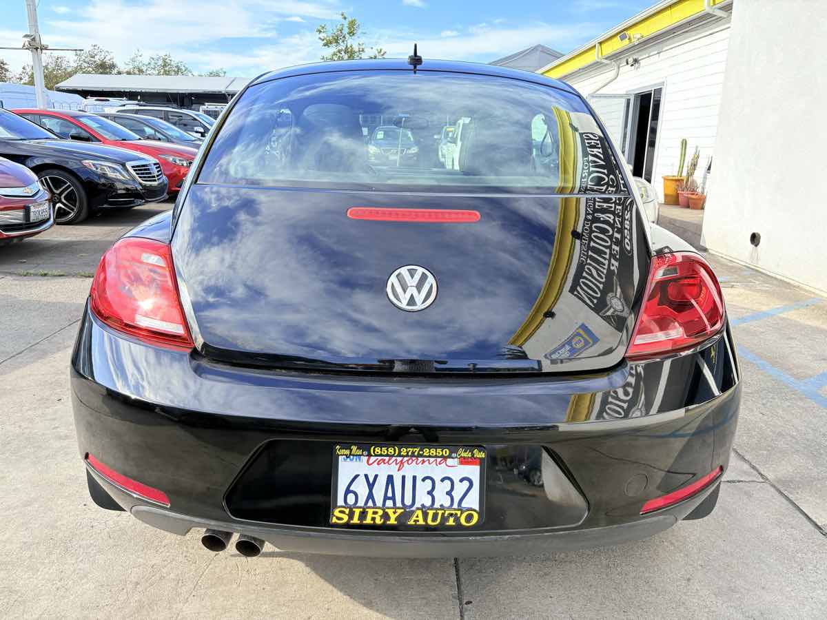 2012 Volkswagen Beetle 2.5L PZEV Image 6 of 14