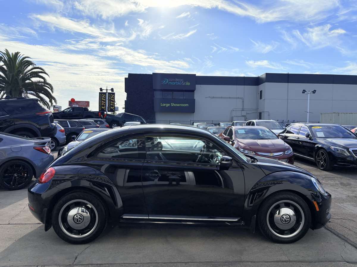 2012 Volkswagen Beetle 2.5L PZEV Image 4 of 14