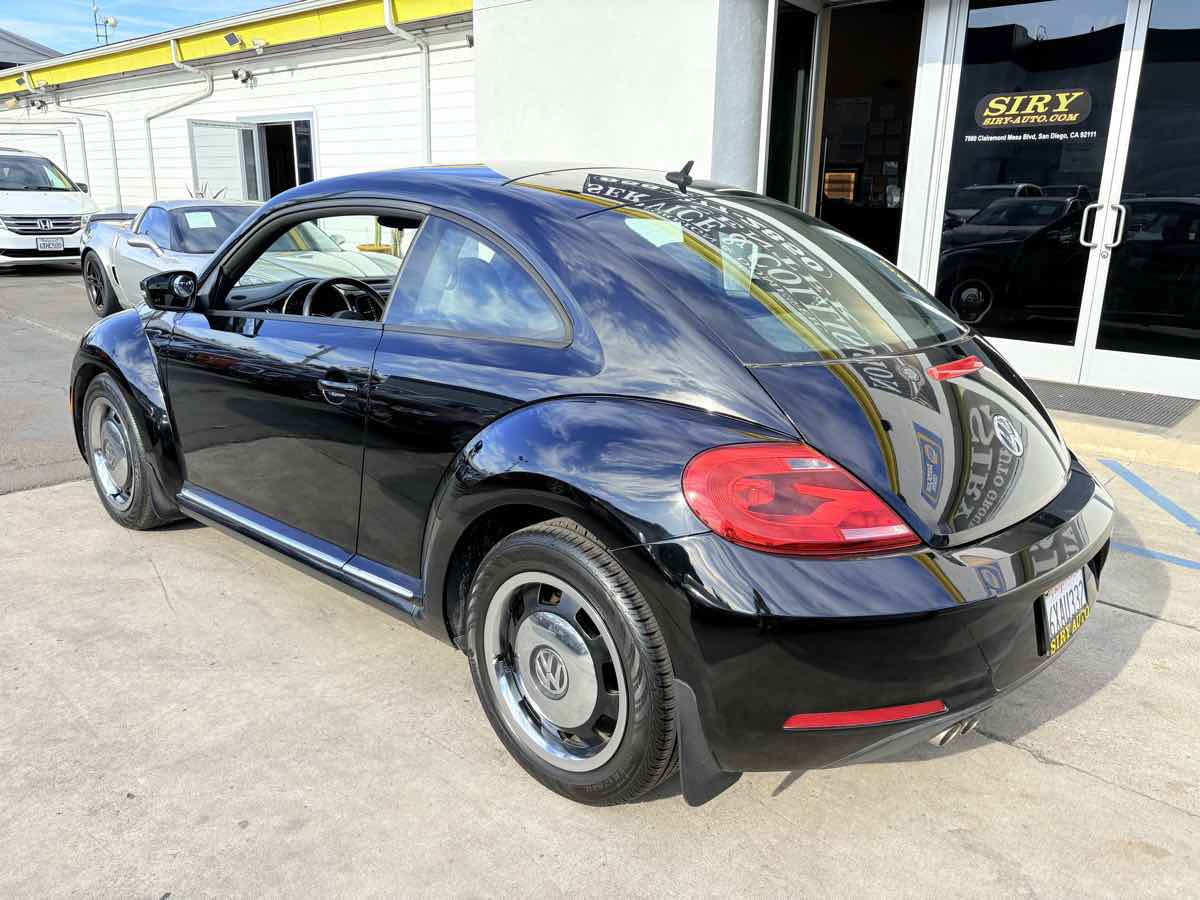 2012 Volkswagen Beetle 2.5L PZEV Image 7 of 14