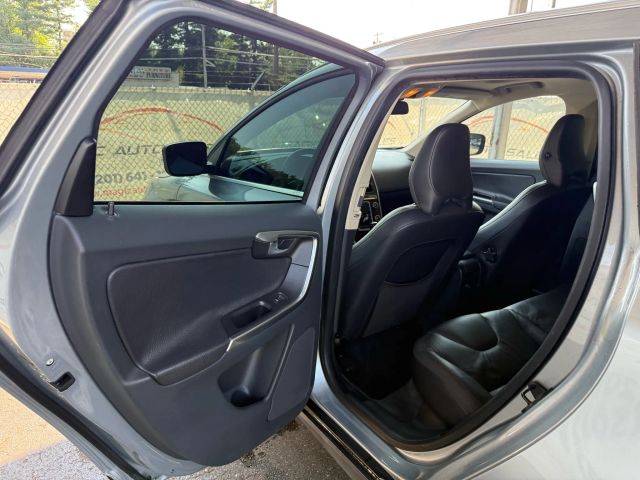 2012 Volvo XC60 3.2L Image 33 of 48