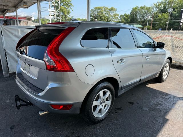 2012 Volvo XC60 3.2L Image 7 of 48