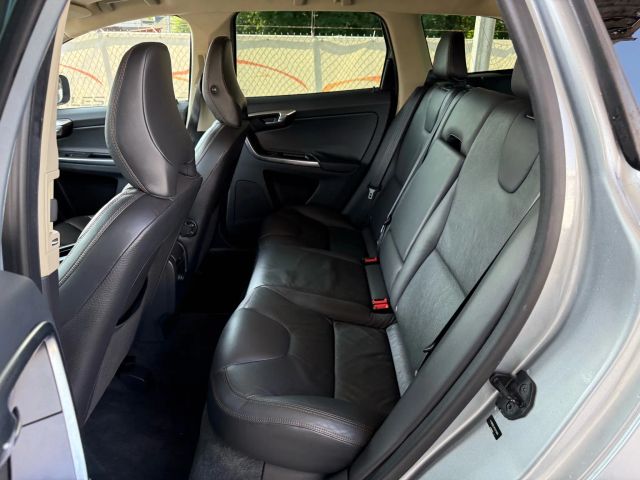 2012 Volvo XC60 3.2L Image 28 of 48