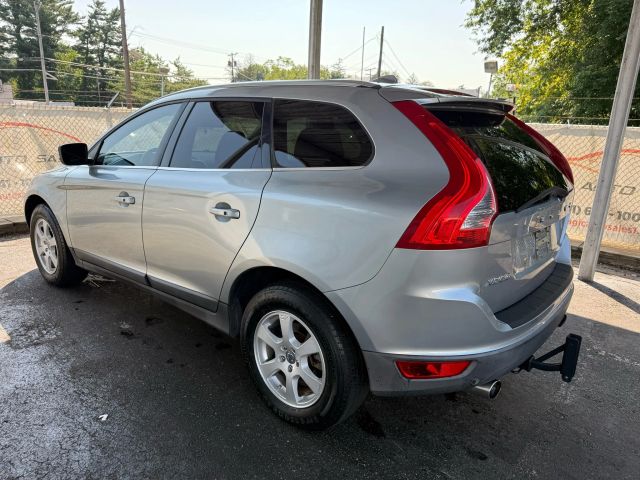 2012 Volvo XC60 3.2L Image 10 of 48