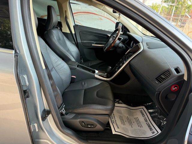 2012 Volvo XC60 3.2L Image 30 of 48