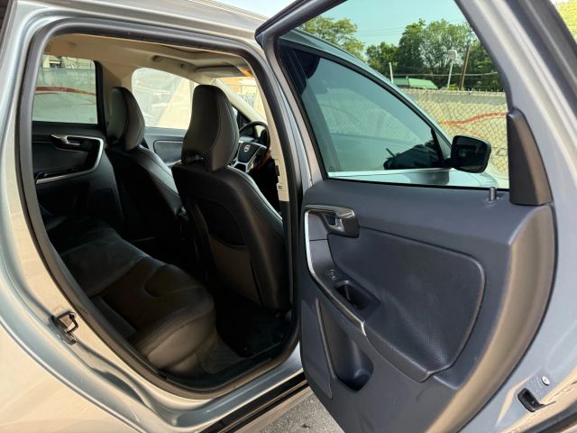 2012 Volvo XC60 3.2L Image 29 of 48