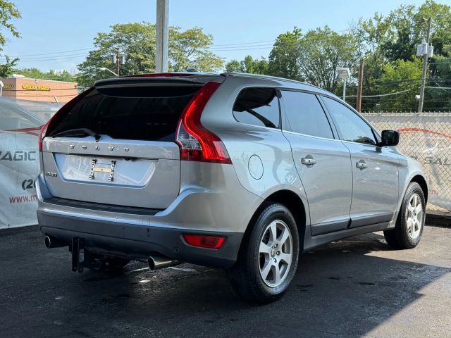 2012 Volvo XC60 3.2L Image 8 of 48