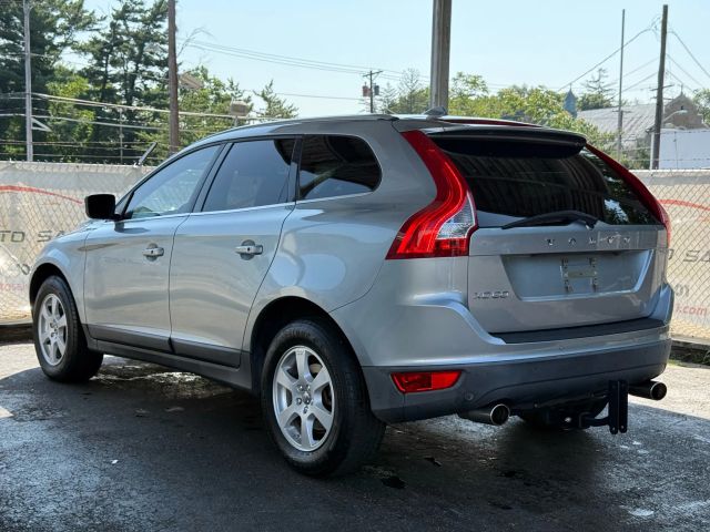 2012 Volvo XC60 3.2L Image 11 of 48
