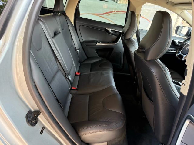 2012 Volvo XC60 3.2L Image 24 of 48