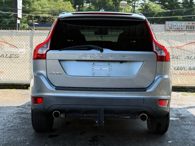 2012 Volvo XC60 3.2L Image 9 of 48