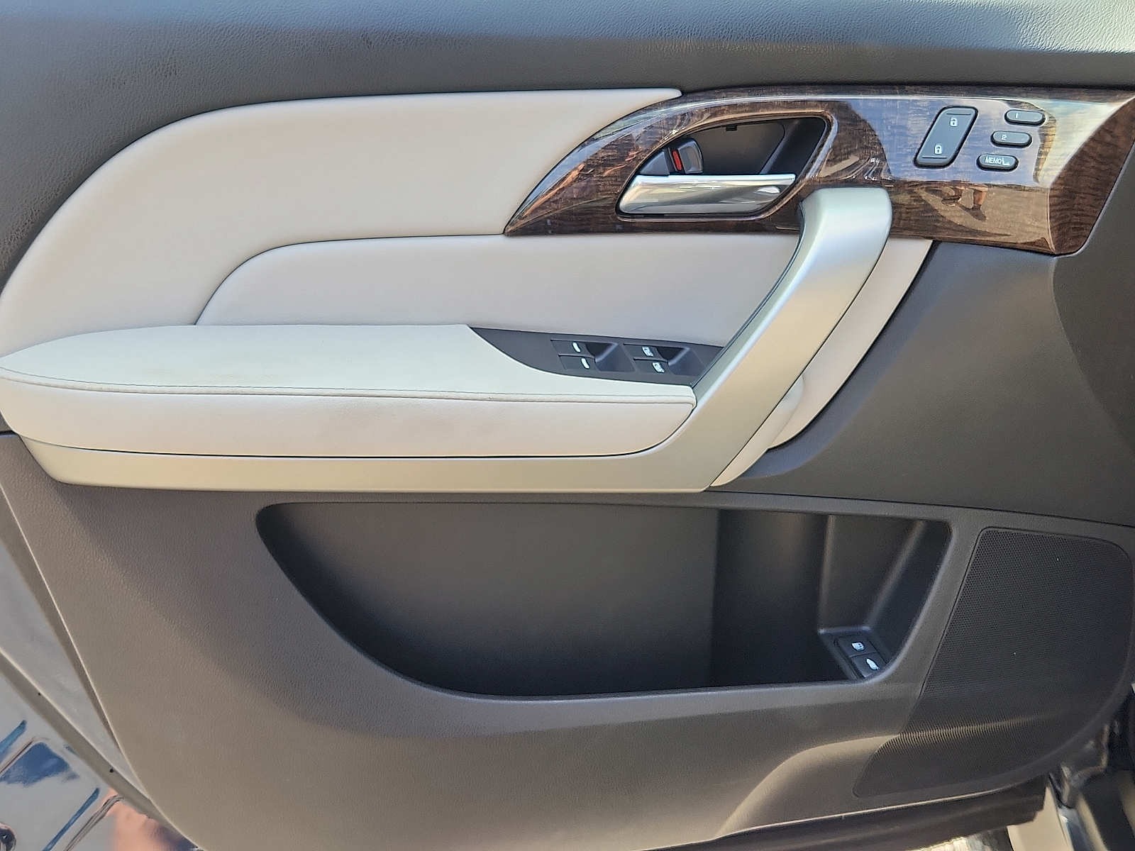 Vehicle image 21 of 31