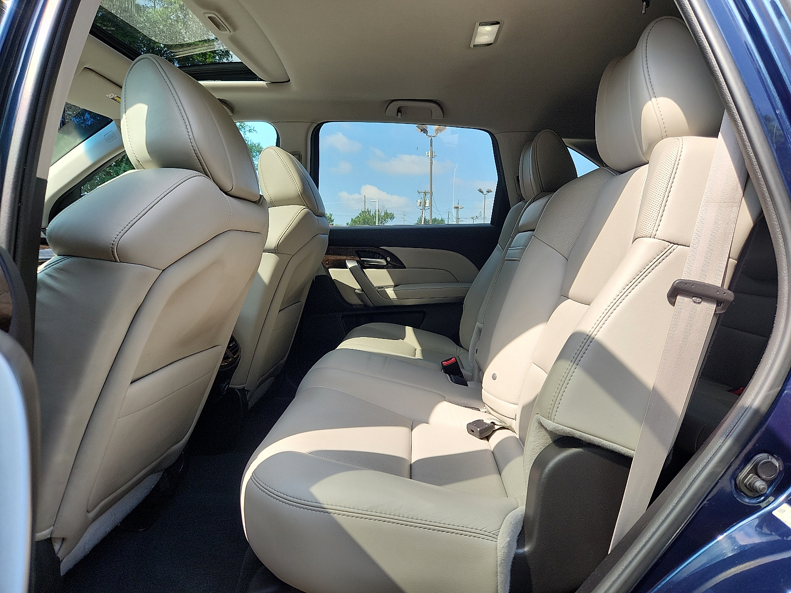 Vehicle image 11 of 31