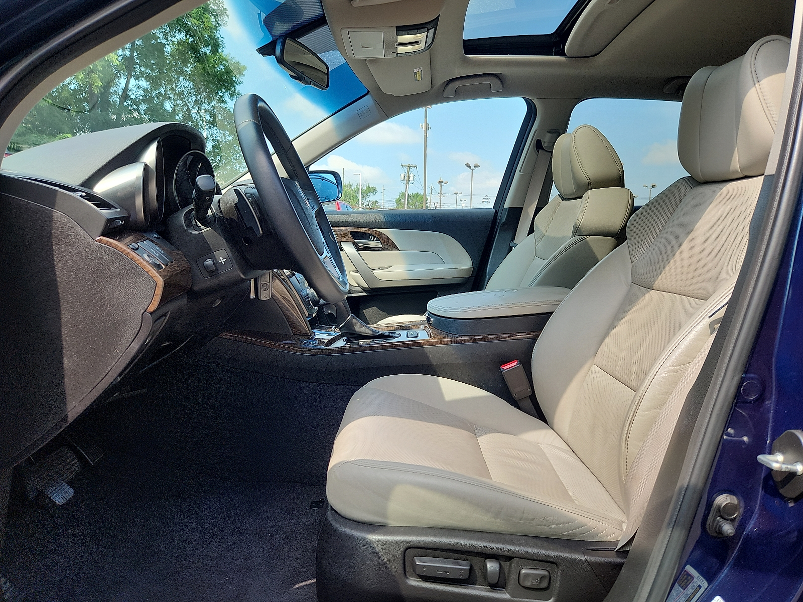 Vehicle image 13 of 31