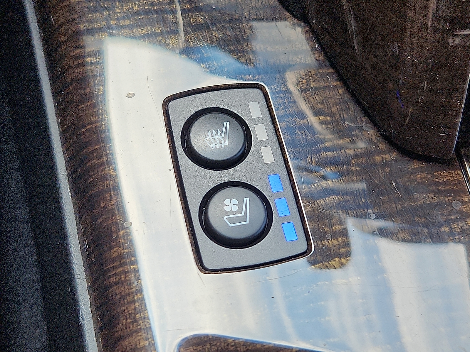 Vehicle image 27 of 31