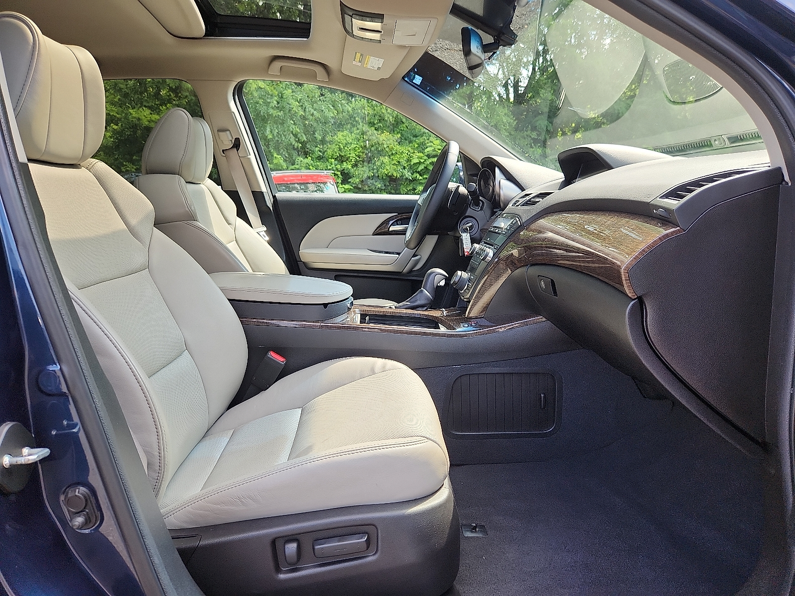 Vehicle image 14 of 31