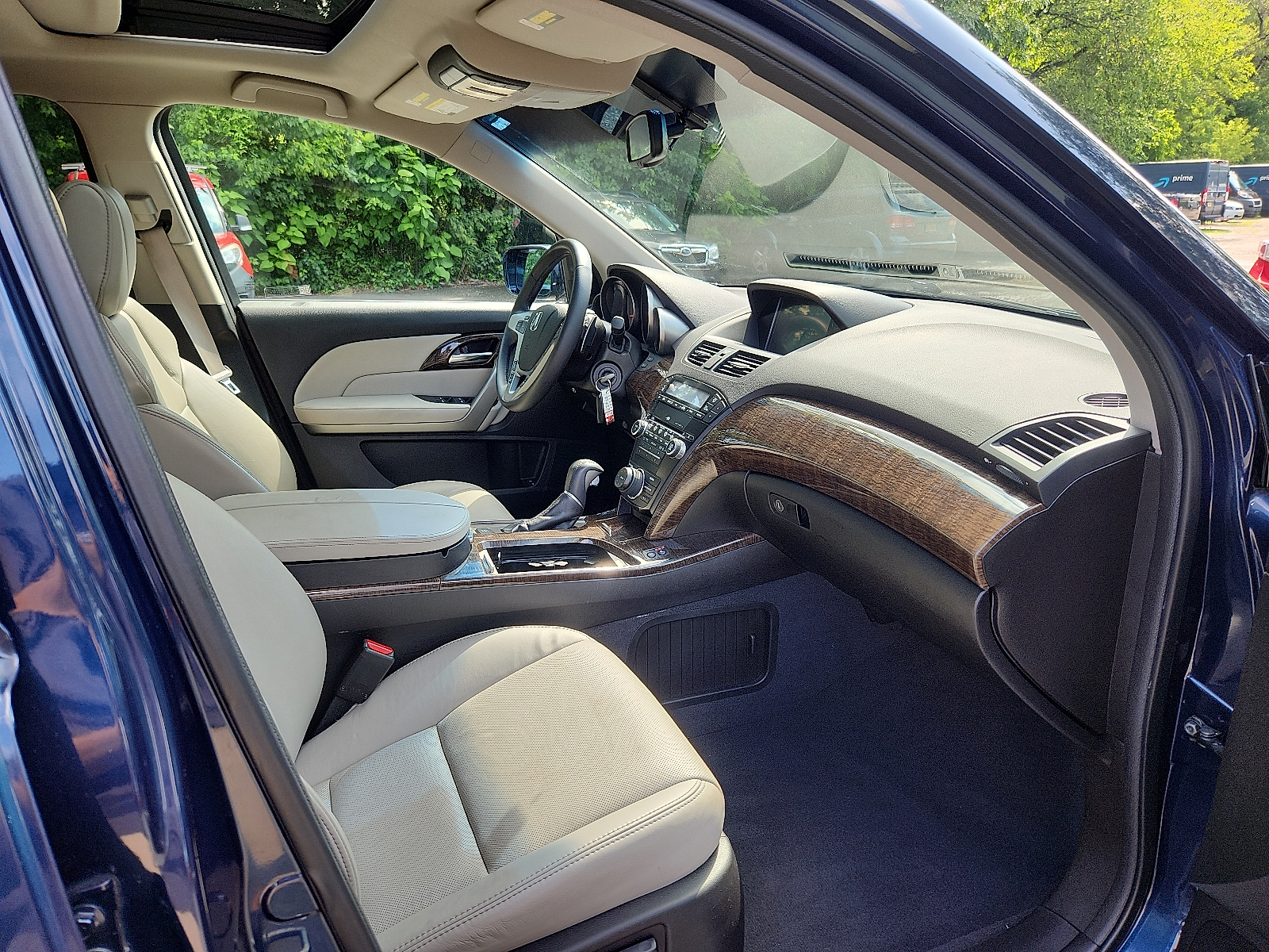 Vehicle image 25 of 31