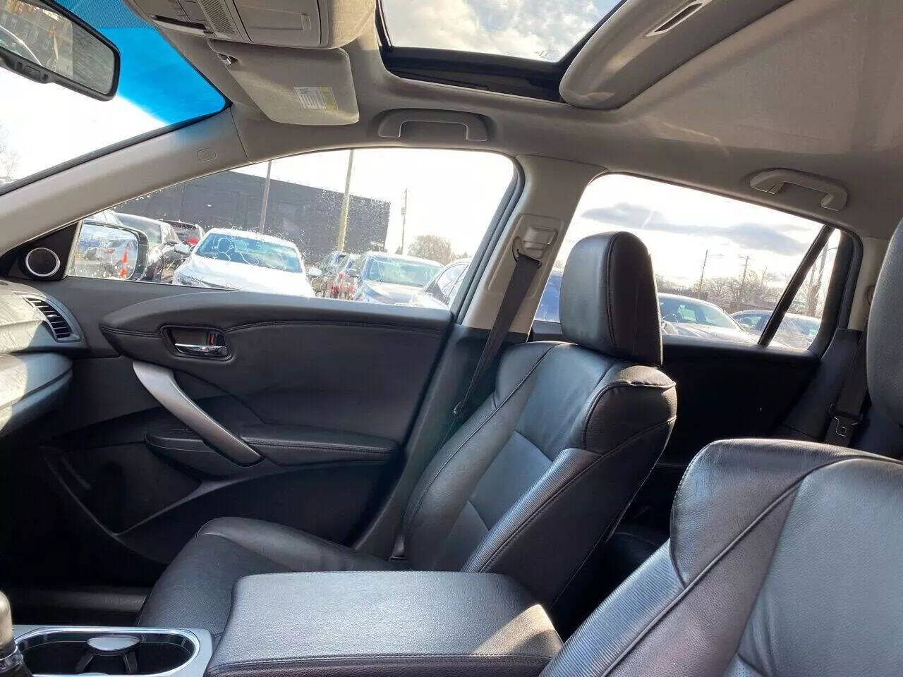 Vehicle image 11 of 13