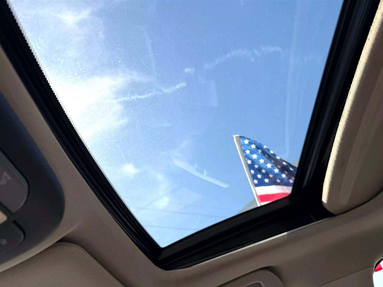 Vehicle image 16 of 19